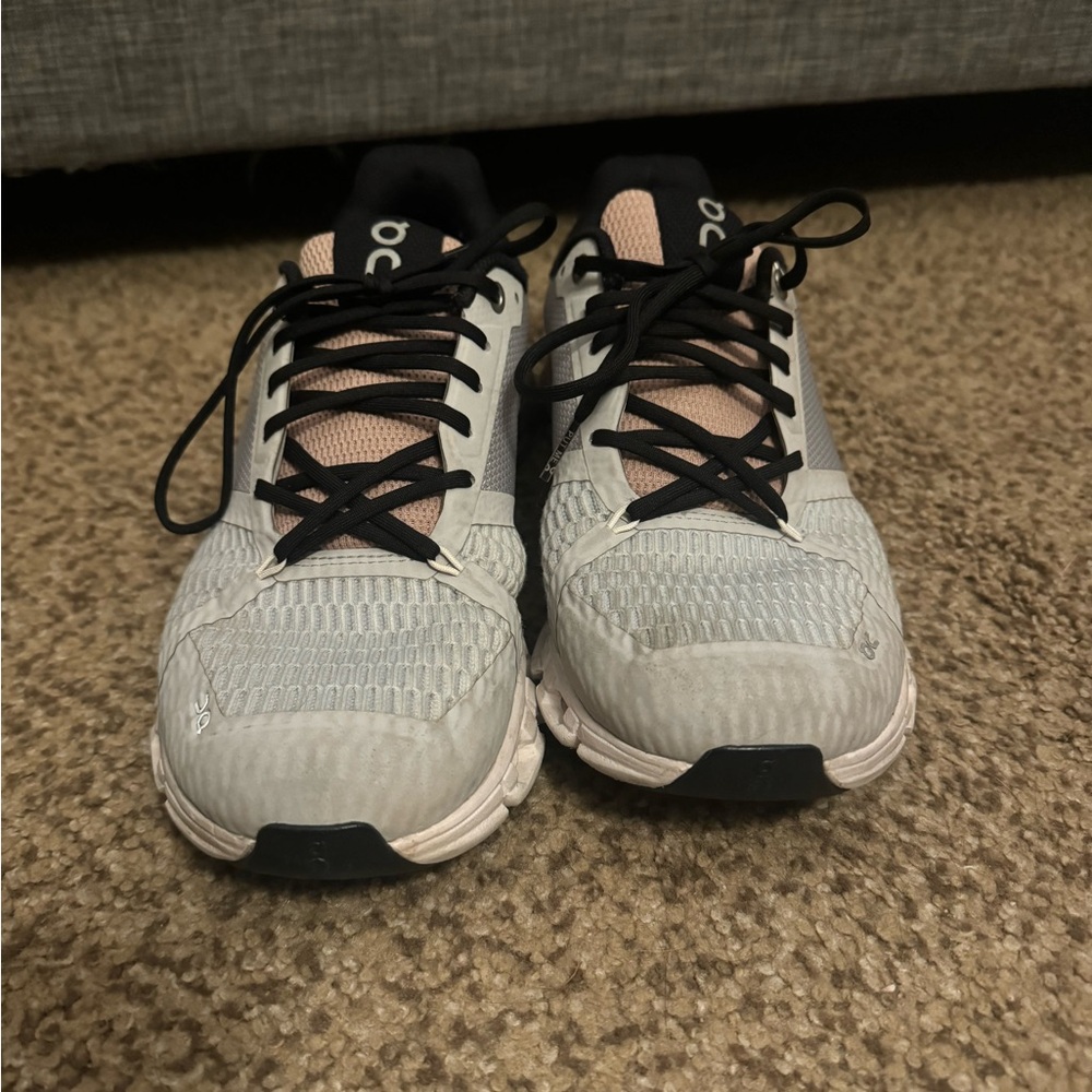 Women’s oncloud tennis shoes